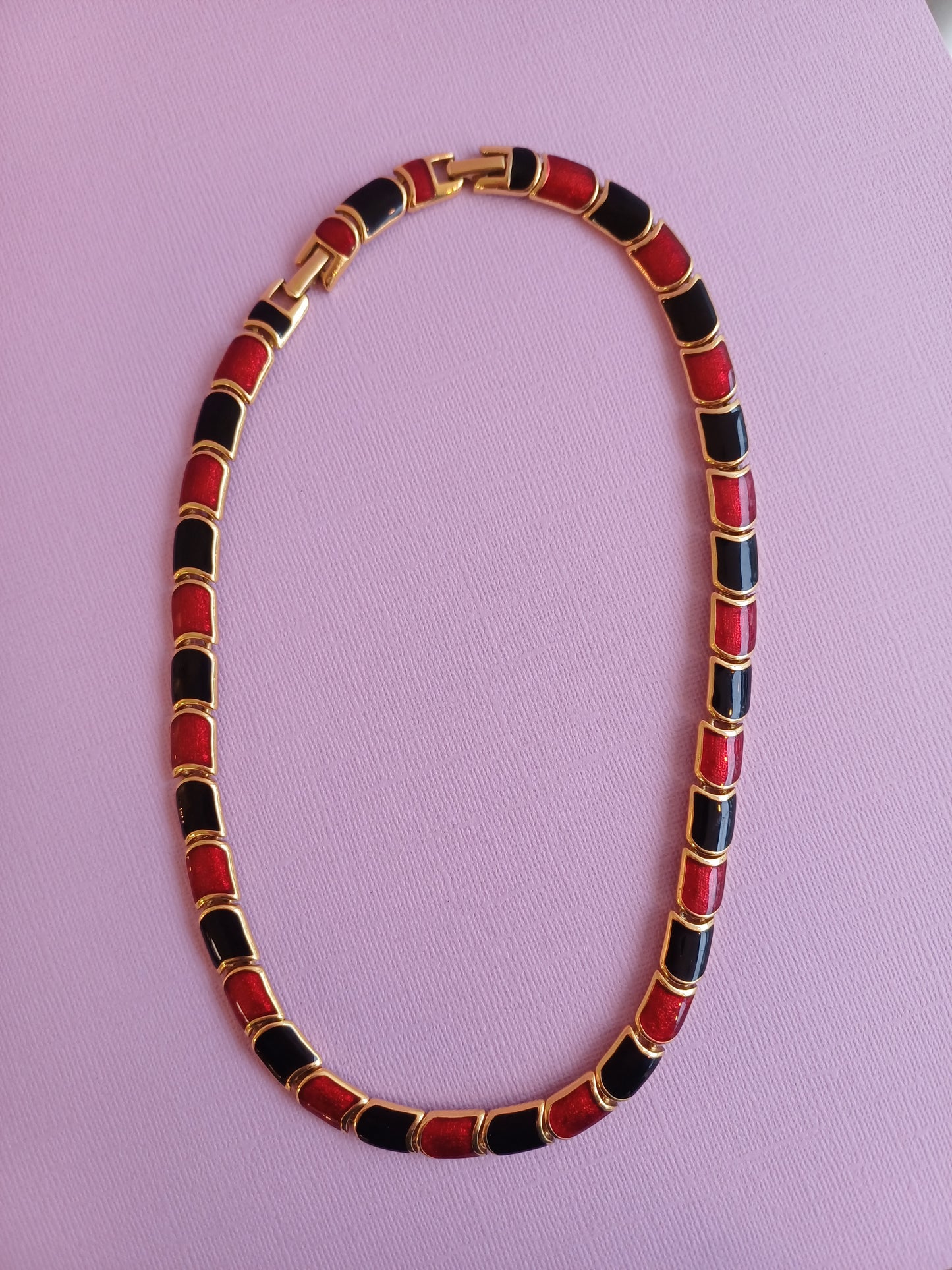 Collier vintage émaillé rouge et noir