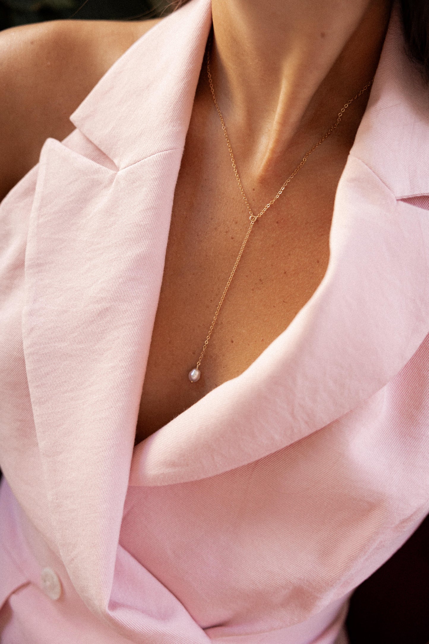 Collier cravate réglable perles d'eau - Ava