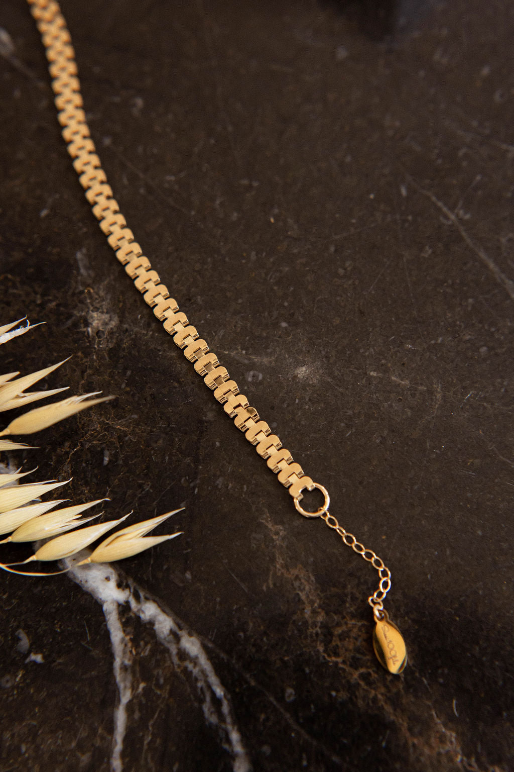 Collier ras de cou doré à l'or fin chaîne graphique - Kori