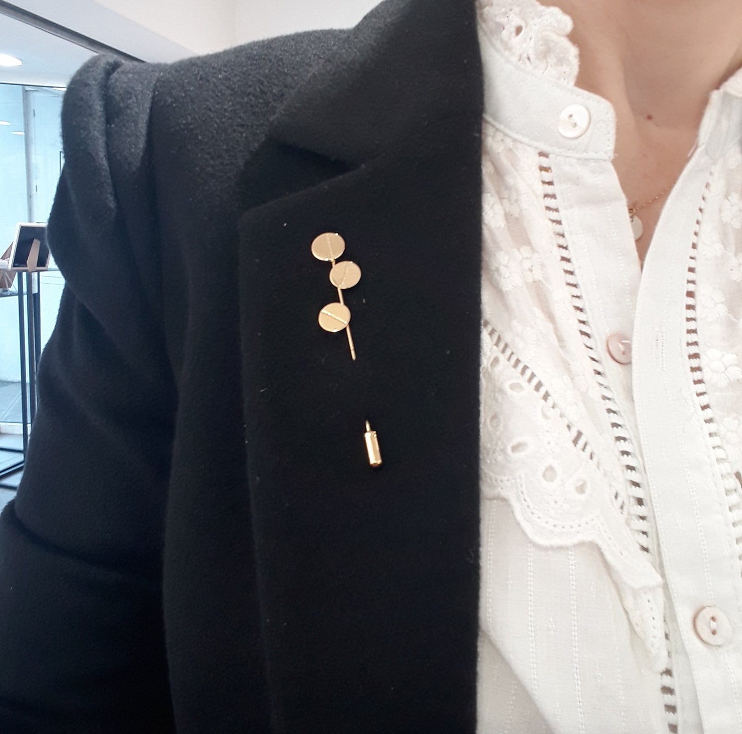 Broche martelée dorée à l'or fin - fibule