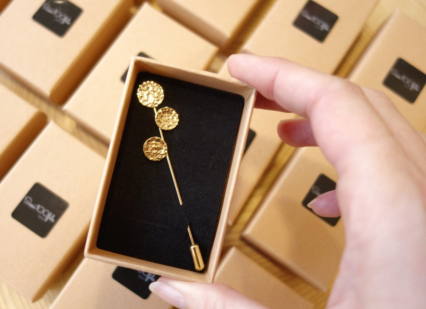 Broche martelée dorée à l'or fin - fibule