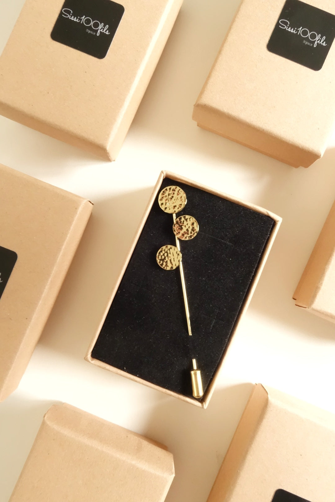 Broche martelée dorée à l'or fin - fibule