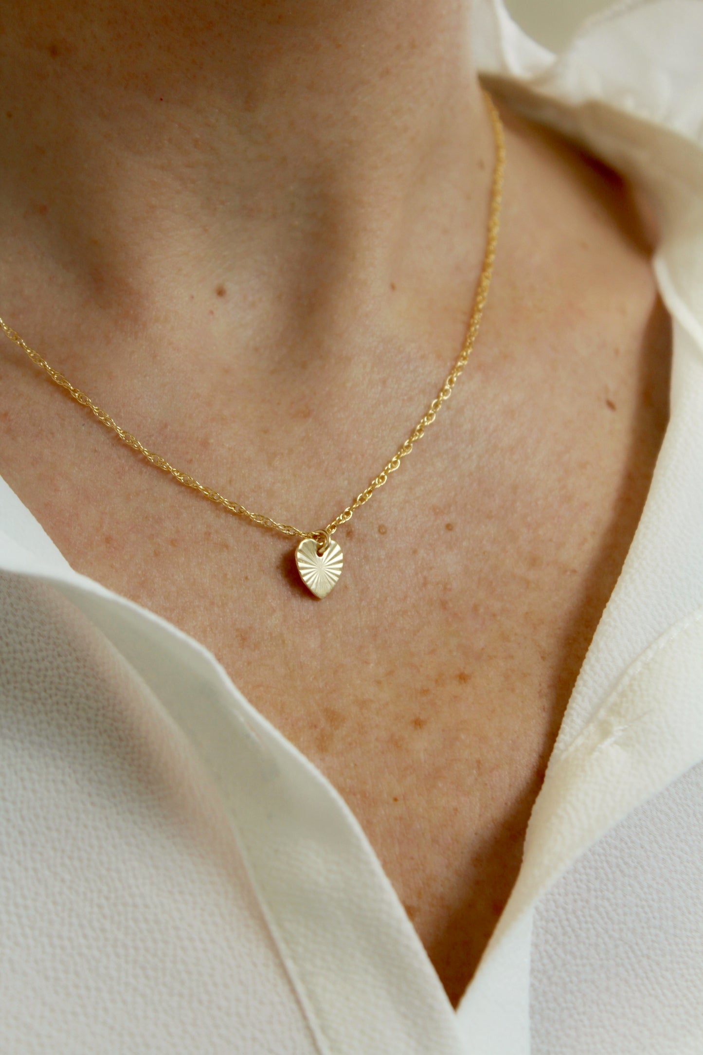 Collier ras de cou plaqué or - Petit coeur