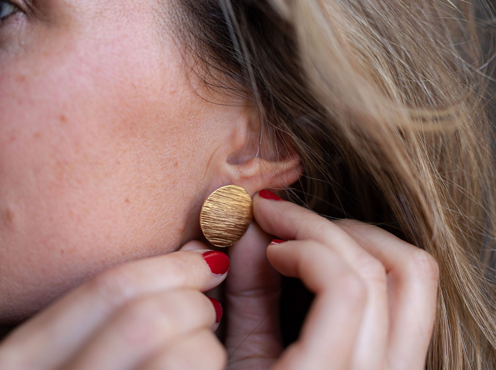 Boucles d'oreille martelées doré or fin - Sophia