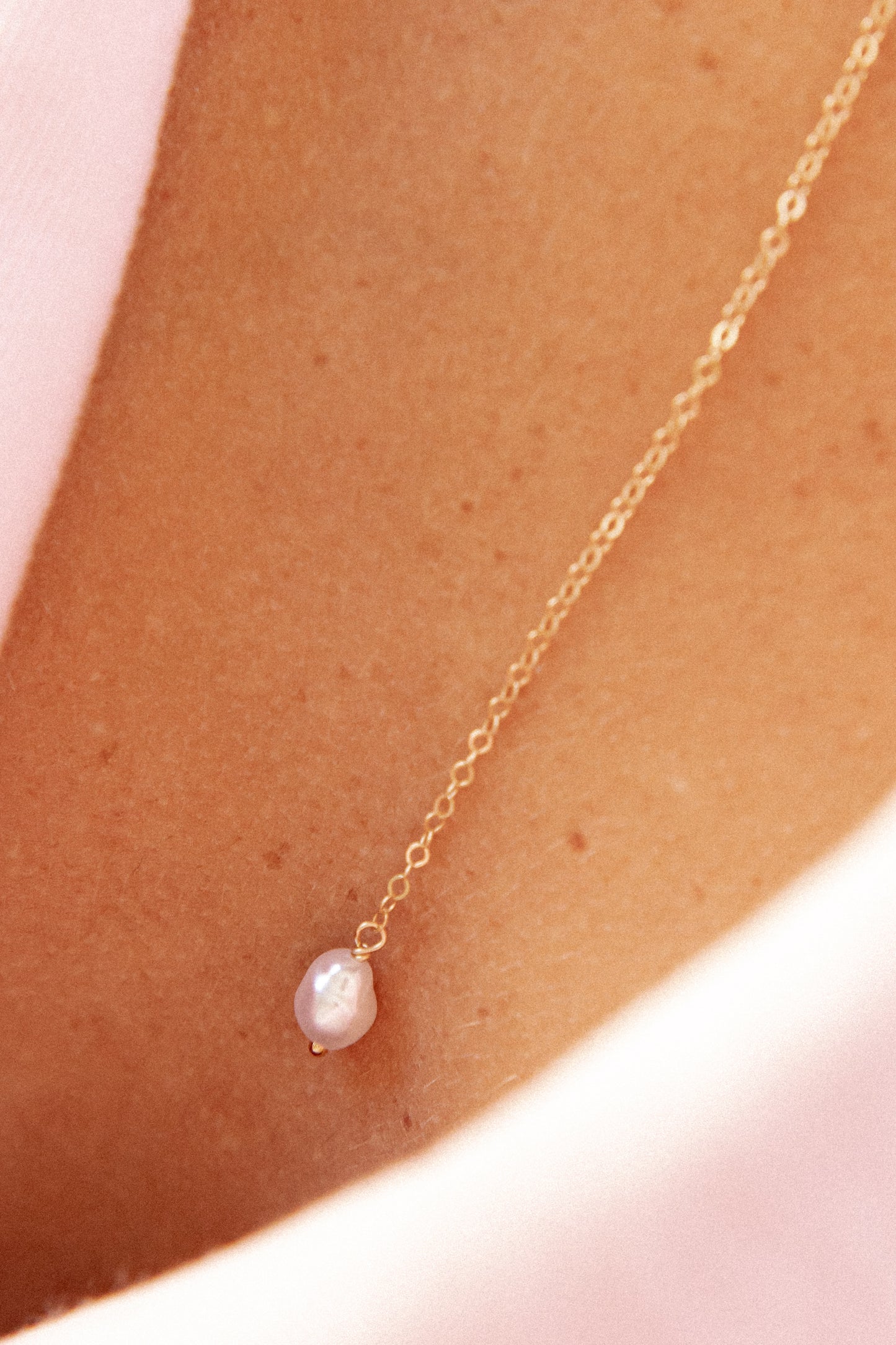 Collier cravate réglable perles d'eau - Ava