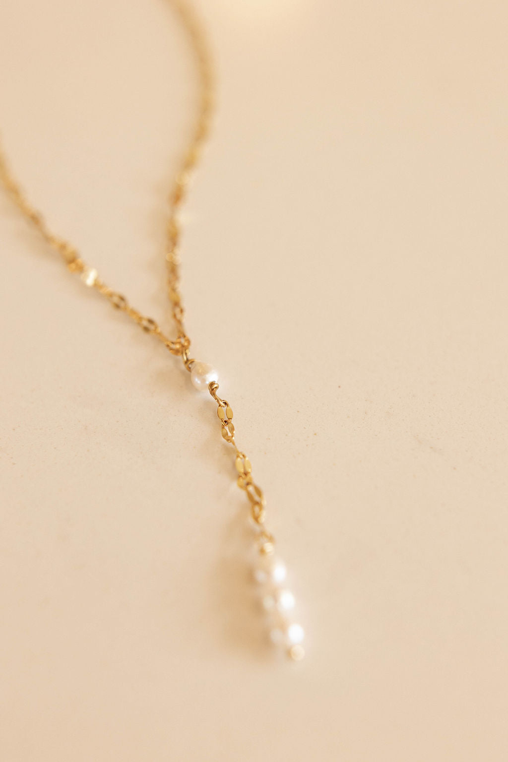 Collier cravate perles d'eau - Alba